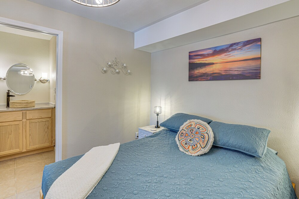 Cozy Lake Ozark Villa w/ Main Channel Views