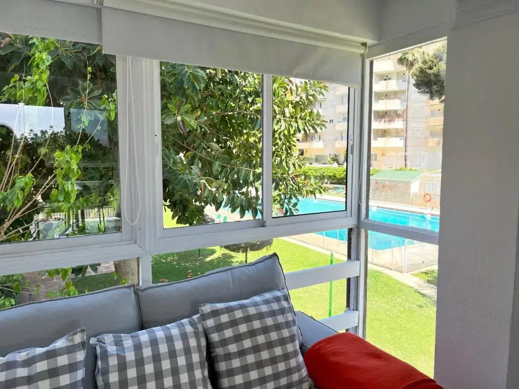 Playa Benalmadena-Alay, piscina, parking