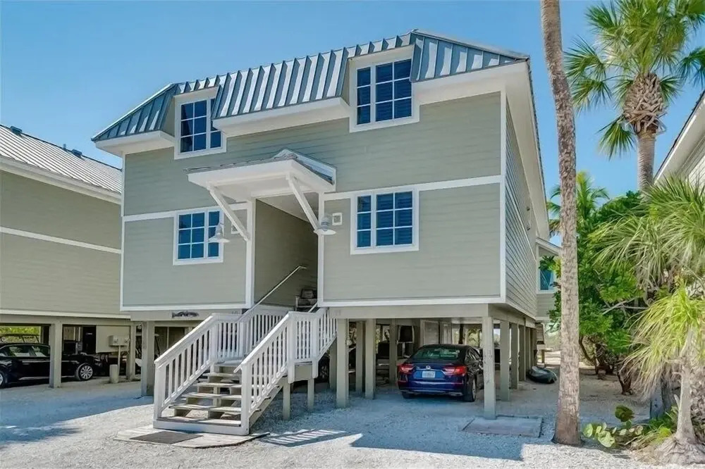 Turtleback 11 3 Bedroom Villa by RedAwning