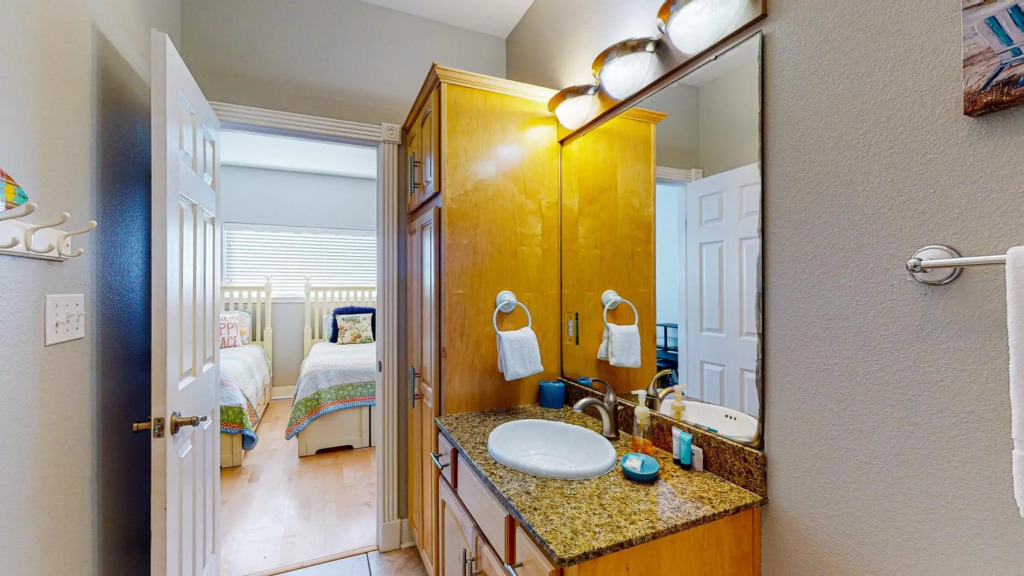 RD385 Dreamsicle Large Home in Gulfside Neighborhood, Shared Pool, Boardwalk to Beach