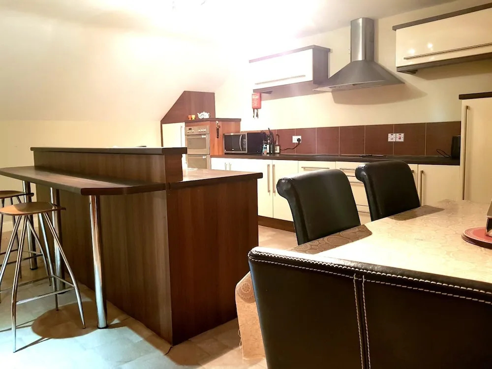 Ethan House Holiday Suites