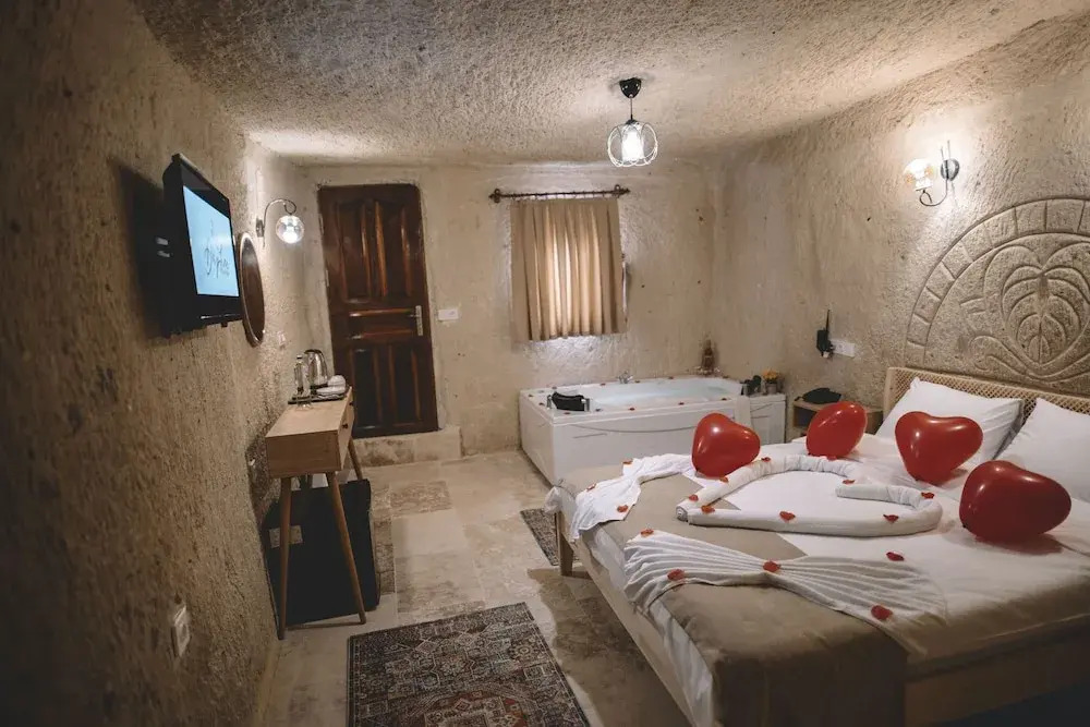 DAPHNE CAVE HOTEL