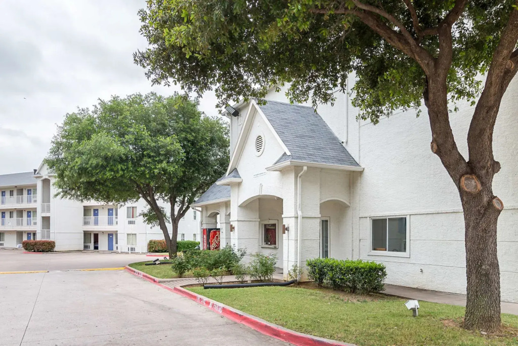 Motel 6 Grand Prairie, TX - Near Six Flags Drive