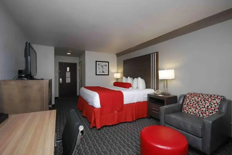 Clarion Inn & Suites Conference Center
