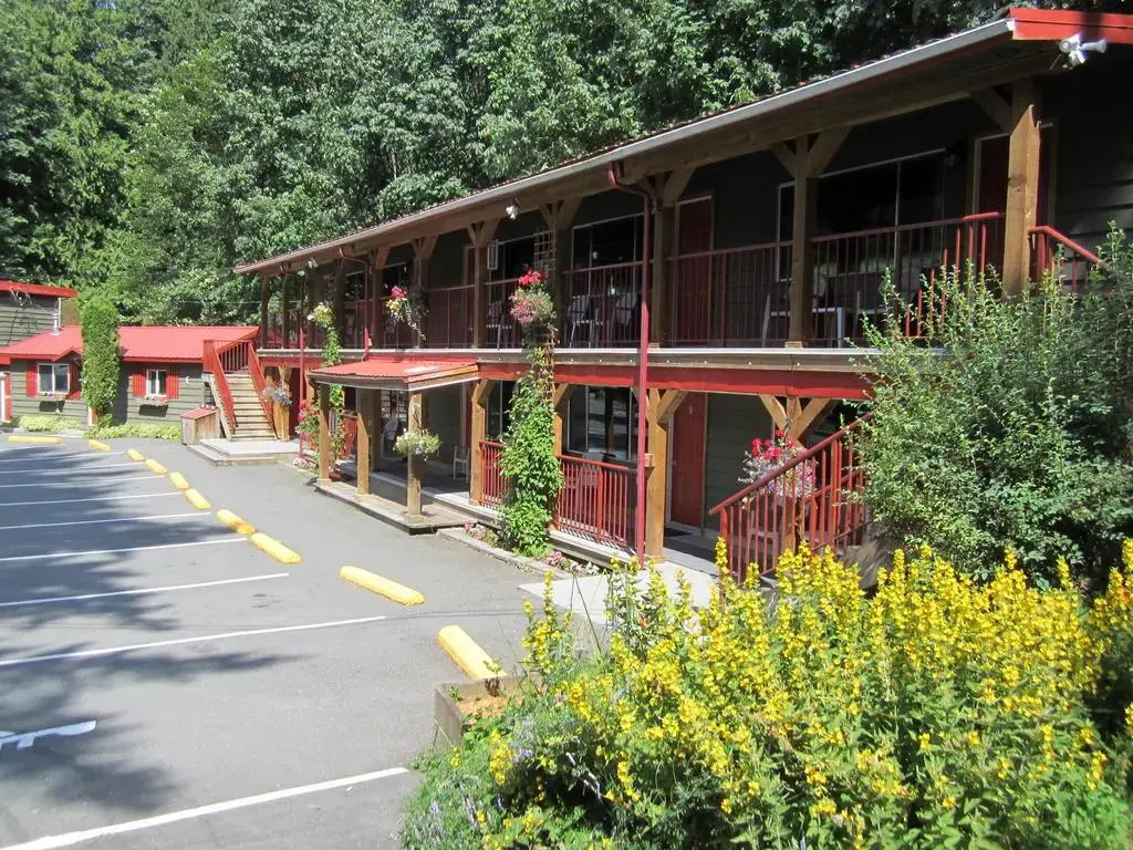 Holiday Motel & RV Resort