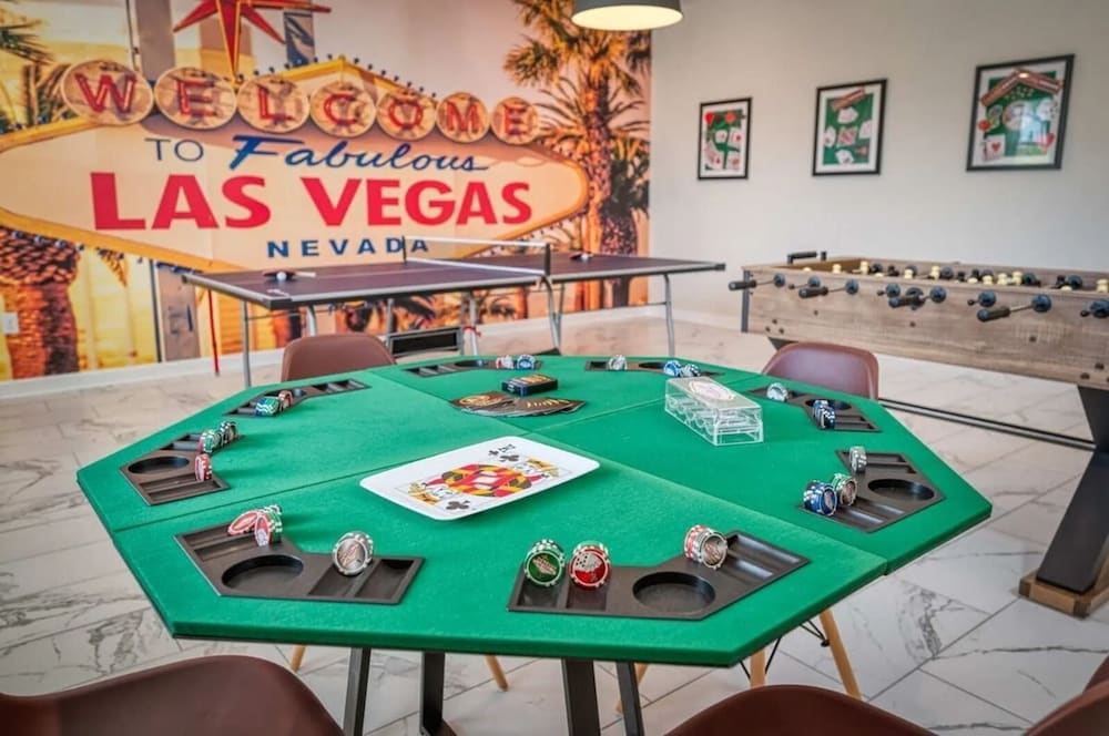 6br/6ba Private Pool Themed Game Room