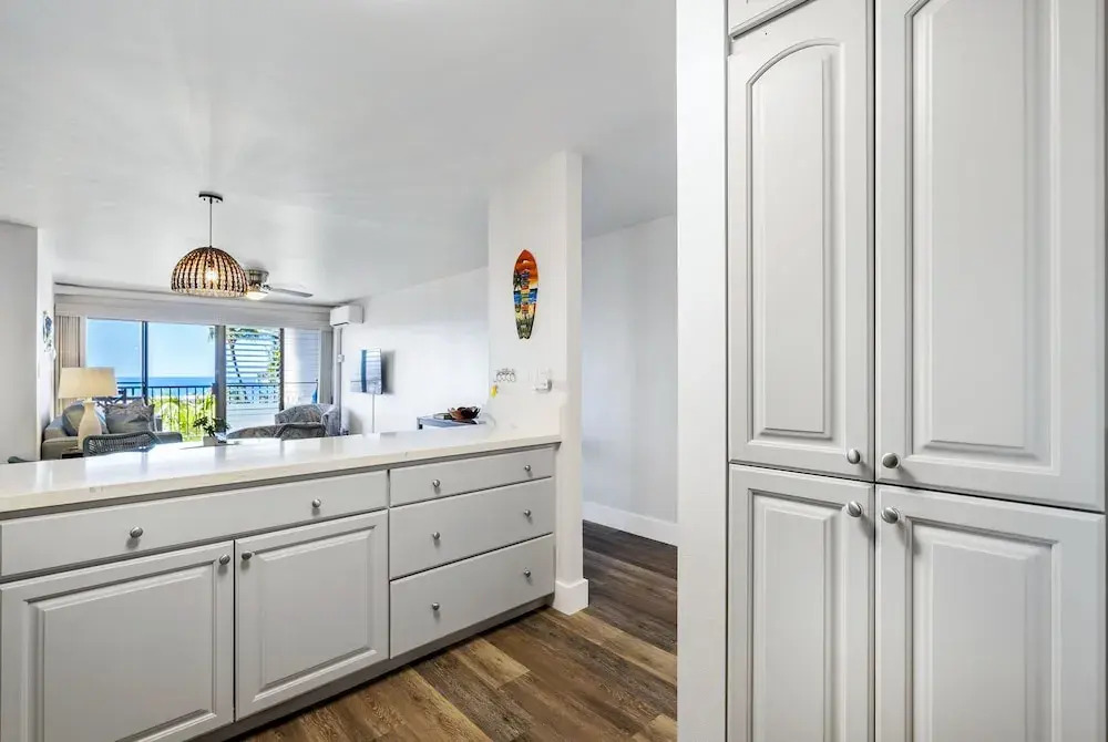 Kihei Akahi D-515: Newly Renovated Ocean View, No Carpet, 3 Zone Split AC, Wi-fi