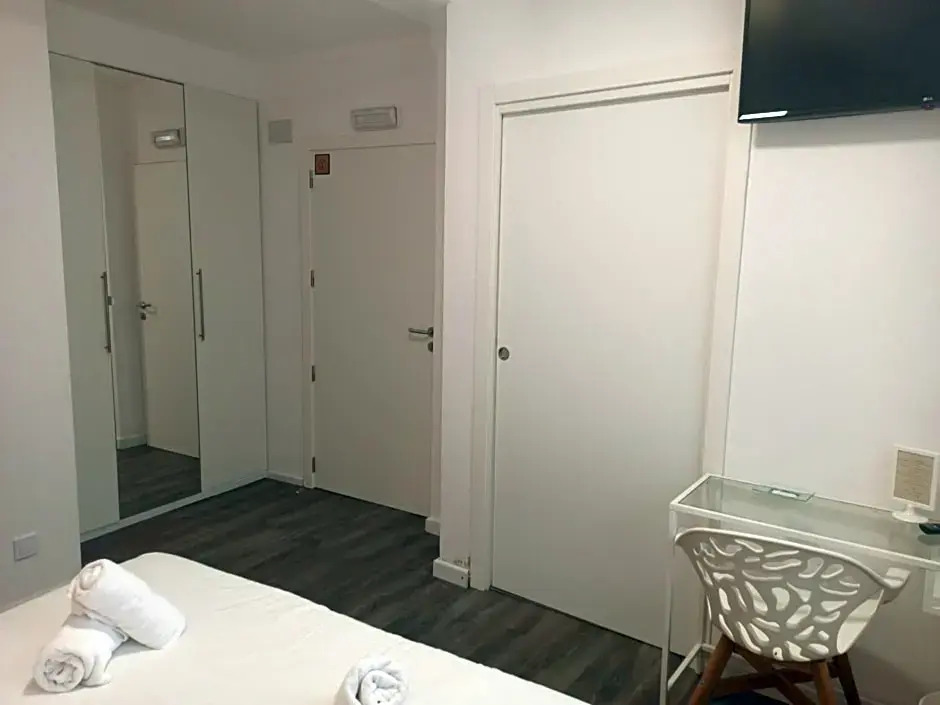 Rin Rooms