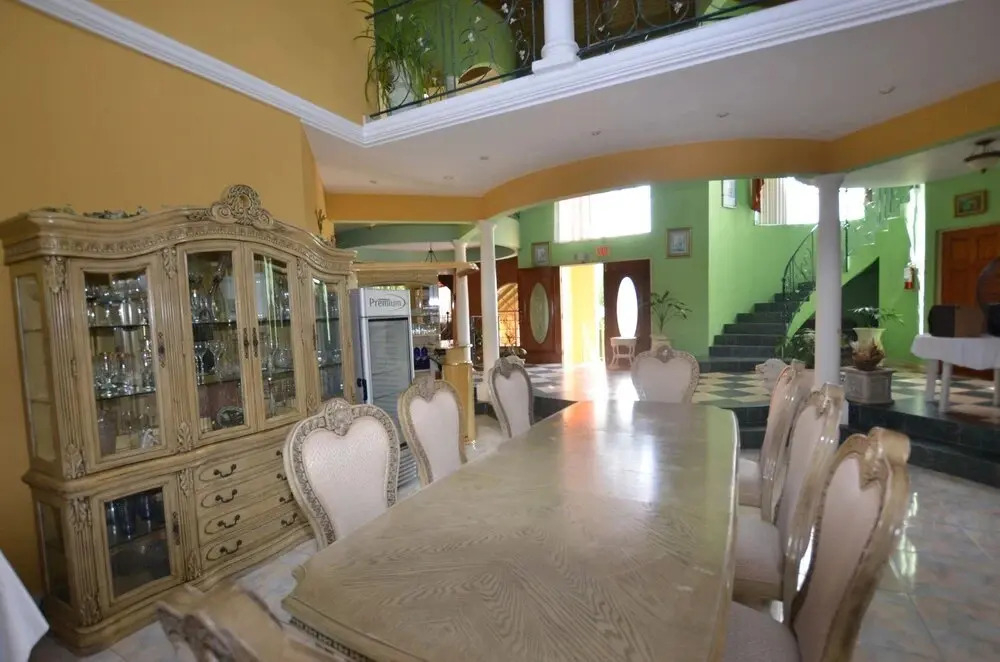 Spacious 6 BR Villa with Pool - Montego Bay - PRJ 1246