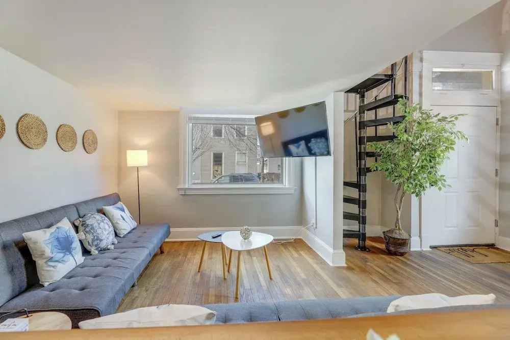 Cozy Boho-Chic Loft ~ 2 Mi to Downtown Cincinnati