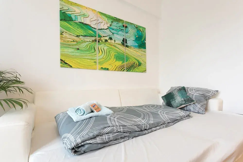 Fr.balcony-trendy neighborhood-2BR 45sqm