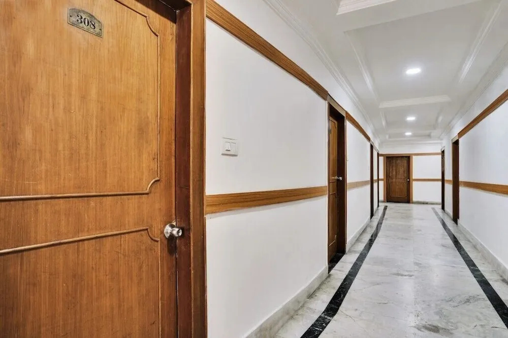 iROOMZ Hotel Hyderabad Towers