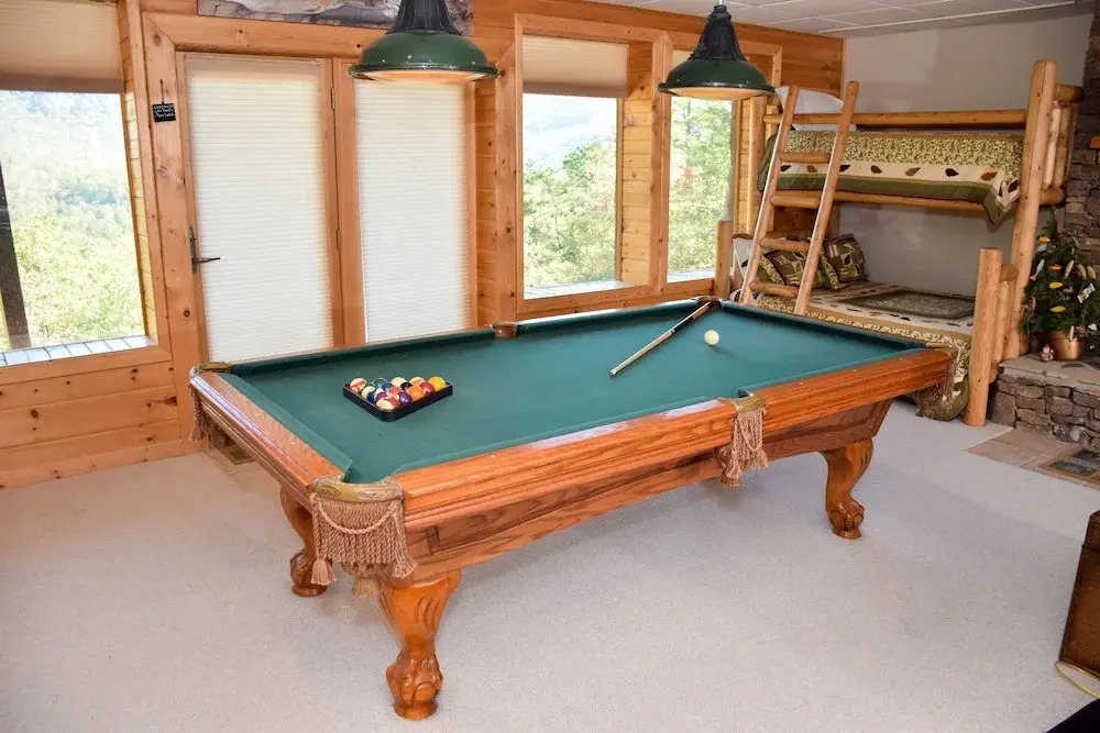PAPA BEAR'S DEN - 5 Br Cabin