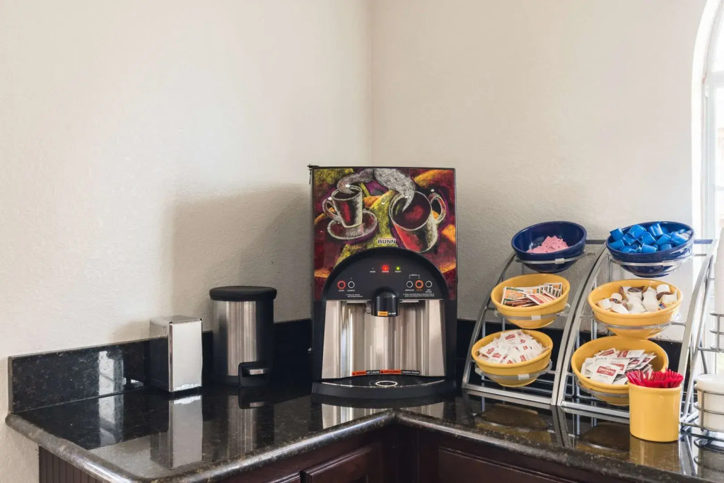 Motel 6 Alvarado TX