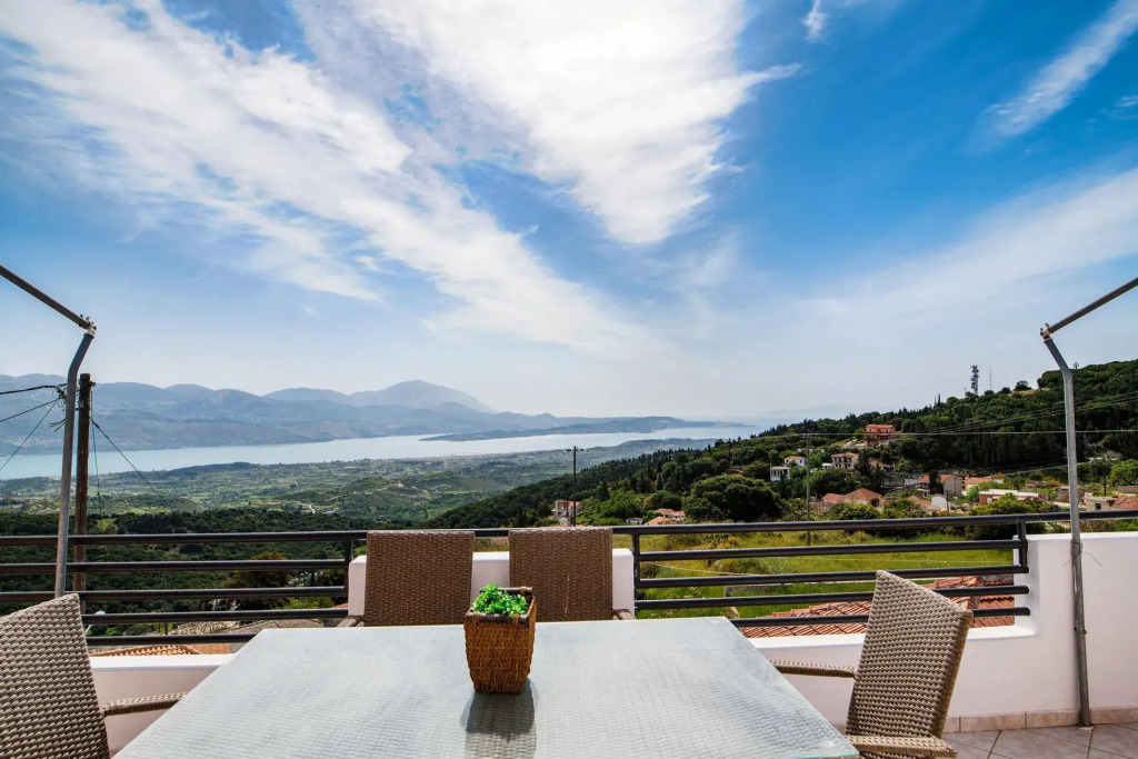 Τhree Storey Villa with Infinity Pool