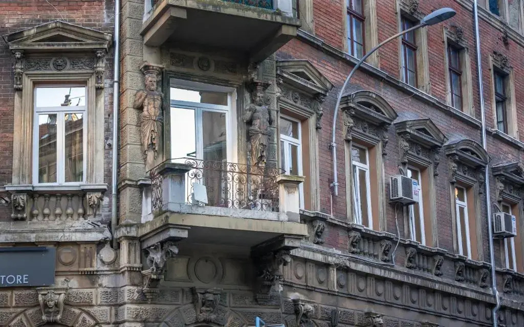 Cont- Luxury Heritage Apartment