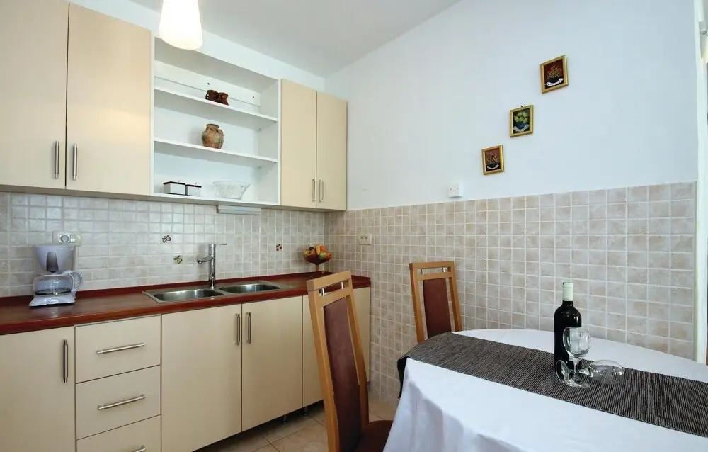 Nice Apartment in Jadranovo With 2 Bedrooms and Wifi