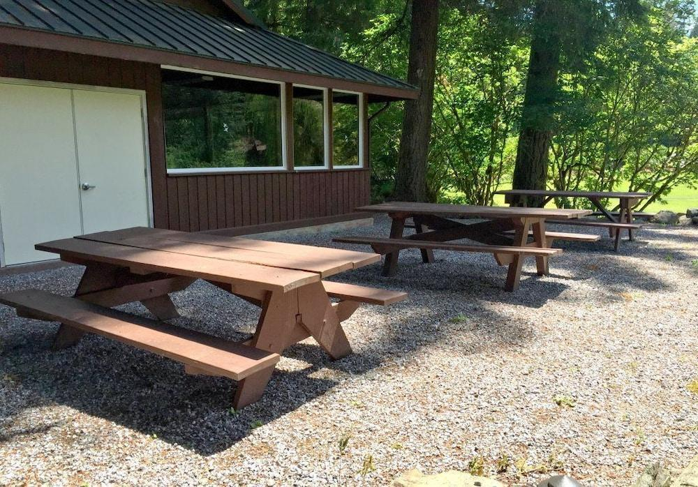 Glacier Holiday Chalet BL3042516886.
