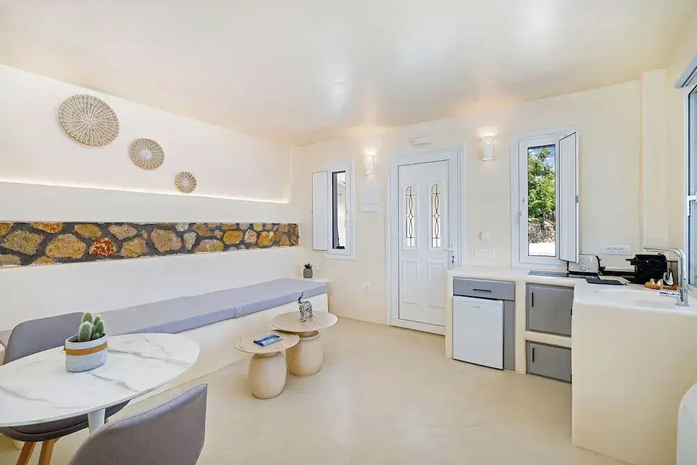 Eolithos Suites