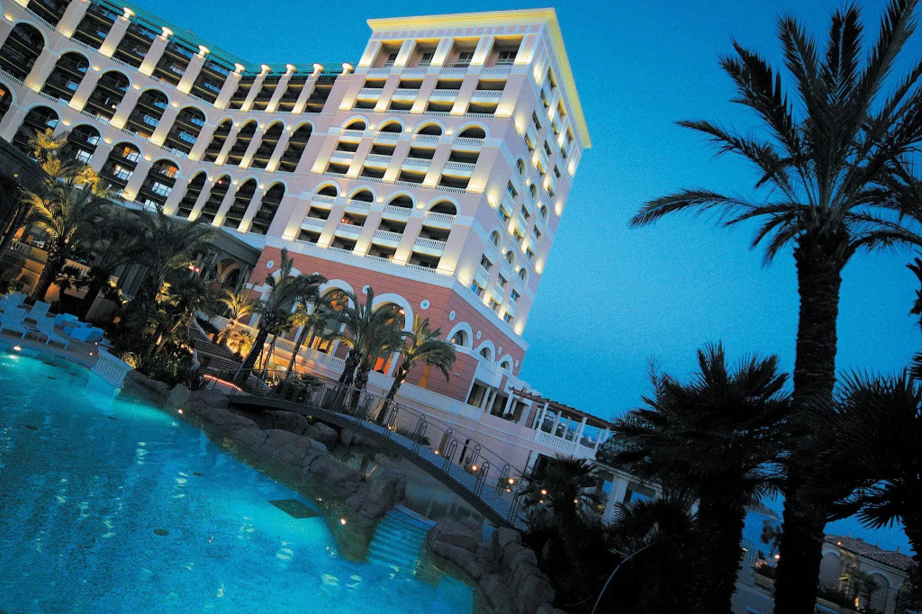 Monte-Carlo Bay Hotel & Resort