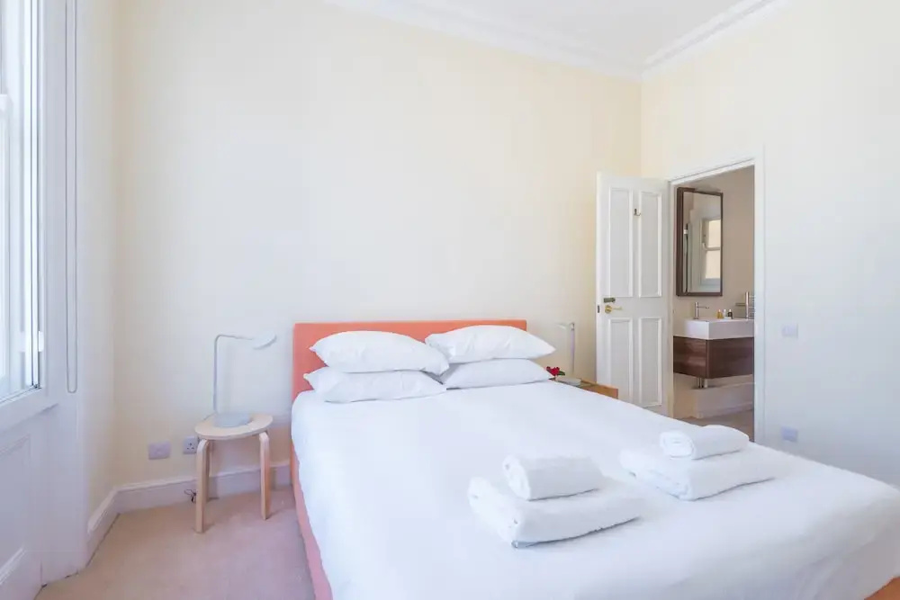 Grand South Kensington Home by Hyde Park