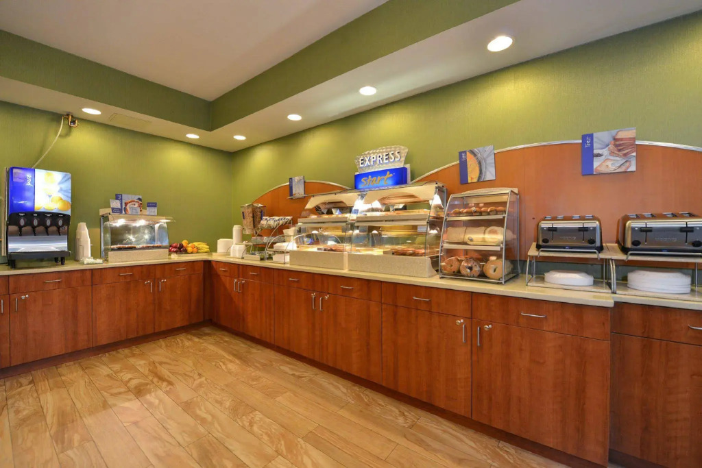 Holiday Inn Express Manhattan Midtown West by IHG