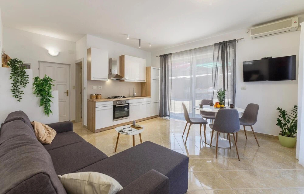 Nice Apartment in Pula With Outdoor Swimming Pool, Wifi and 2 Bedrooms