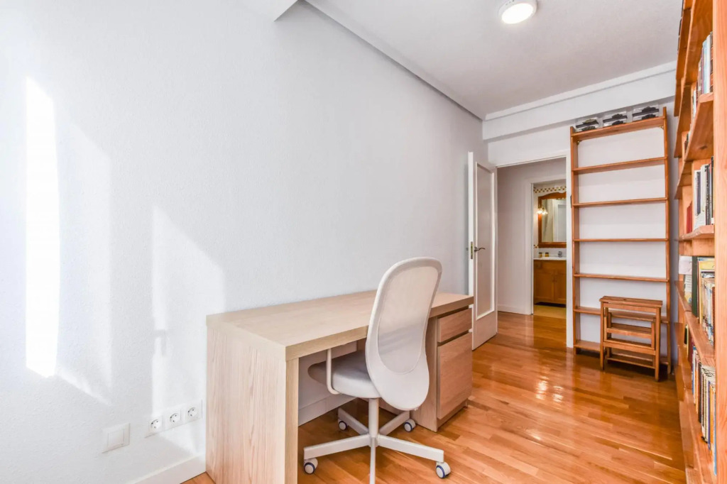 Alcalá I in Madrid with 3 bedrooms and 2 bathrooms