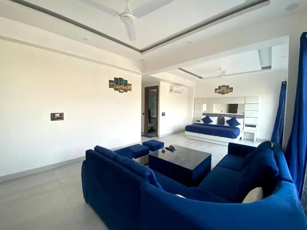 The Metro Stay By F9 Hotels-Near Sector 18 Metro Station Noida
