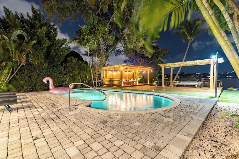 Lakefront Villa ·Tropical Backyard·Kayak·Cool Deck