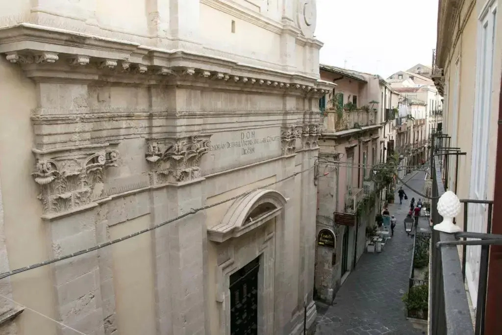 Alagona House