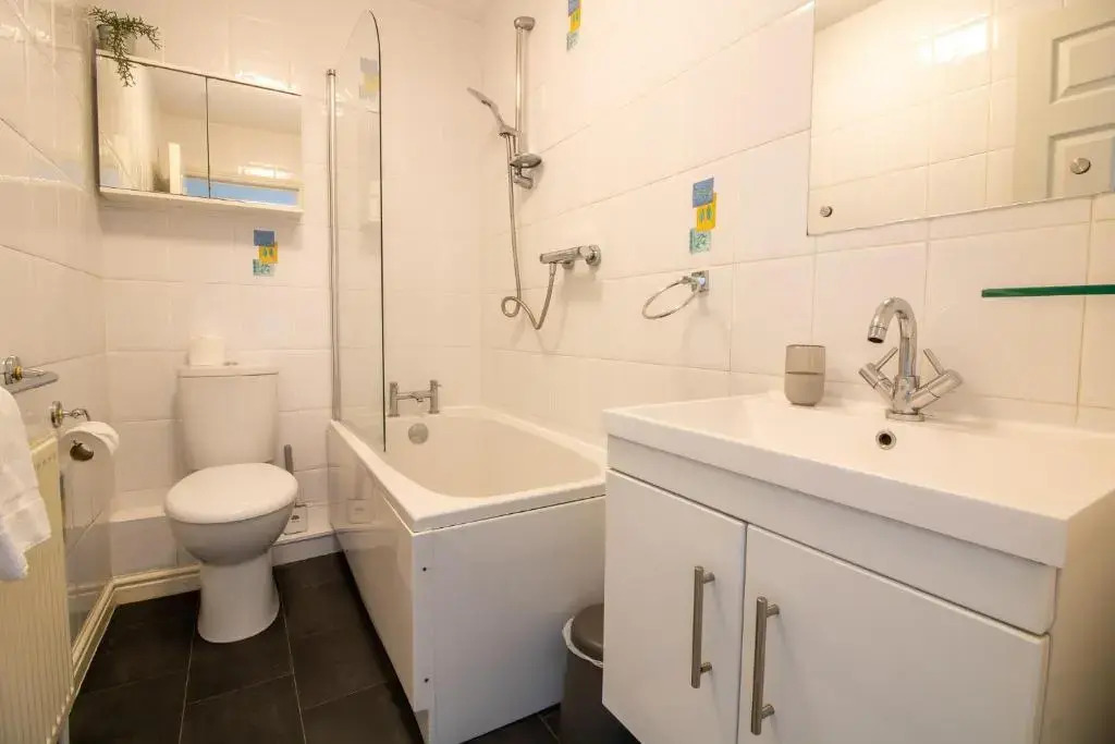 Laurels- 3-beds, Parking, Short Walk to Beach