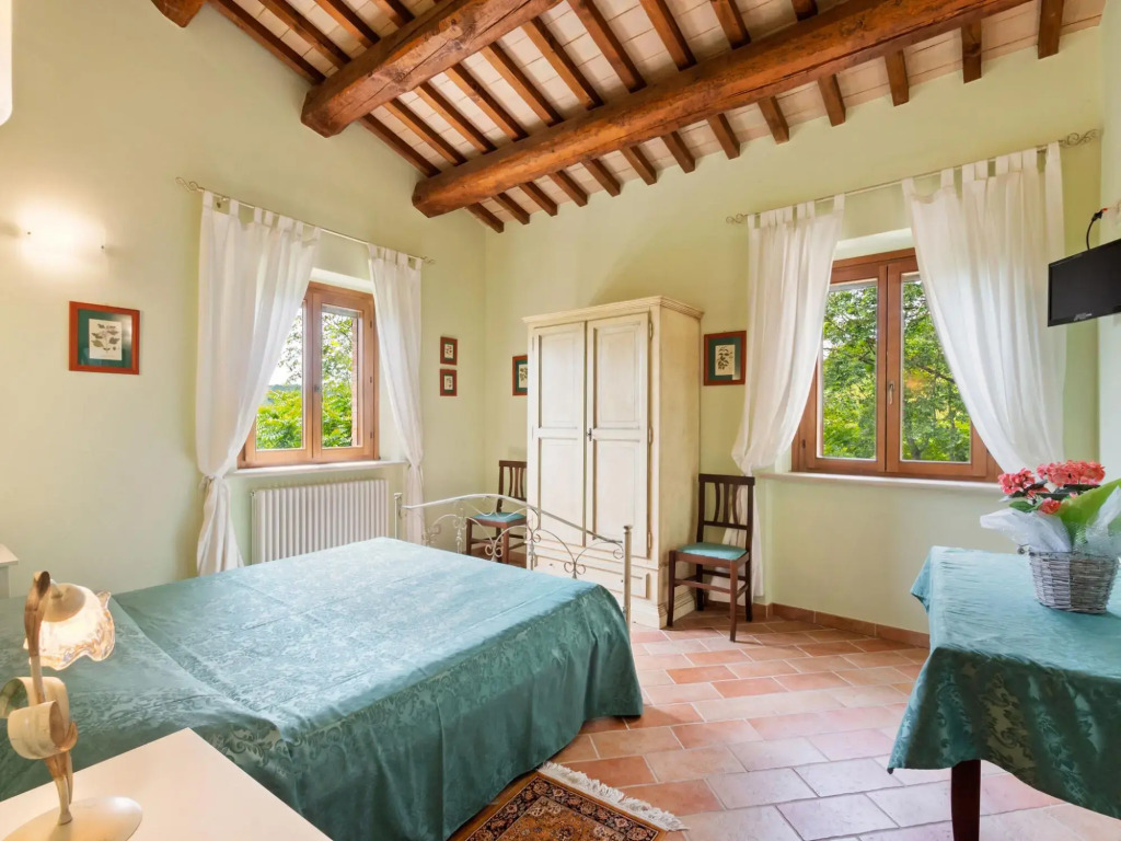 Beautiful Villa in Belforte allIsauro with Swimming Pool