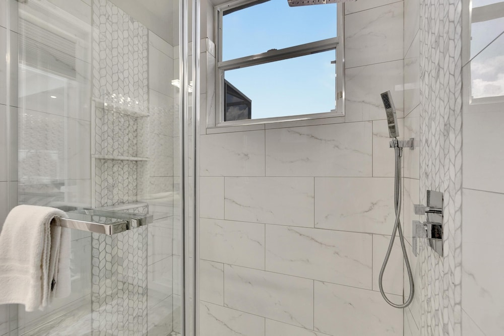 Luxurious Retreat at our Canal Front Pool Home 5BR