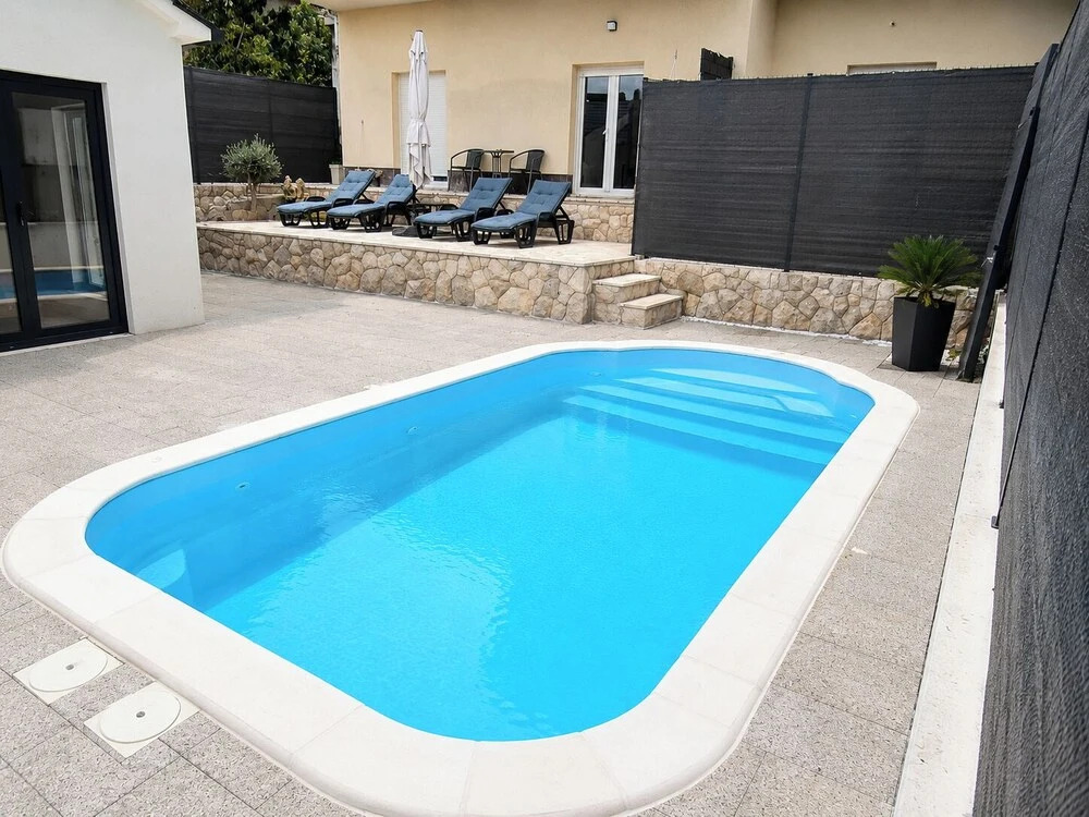 Shadesofblue M & M Sleeps 4 With Pool