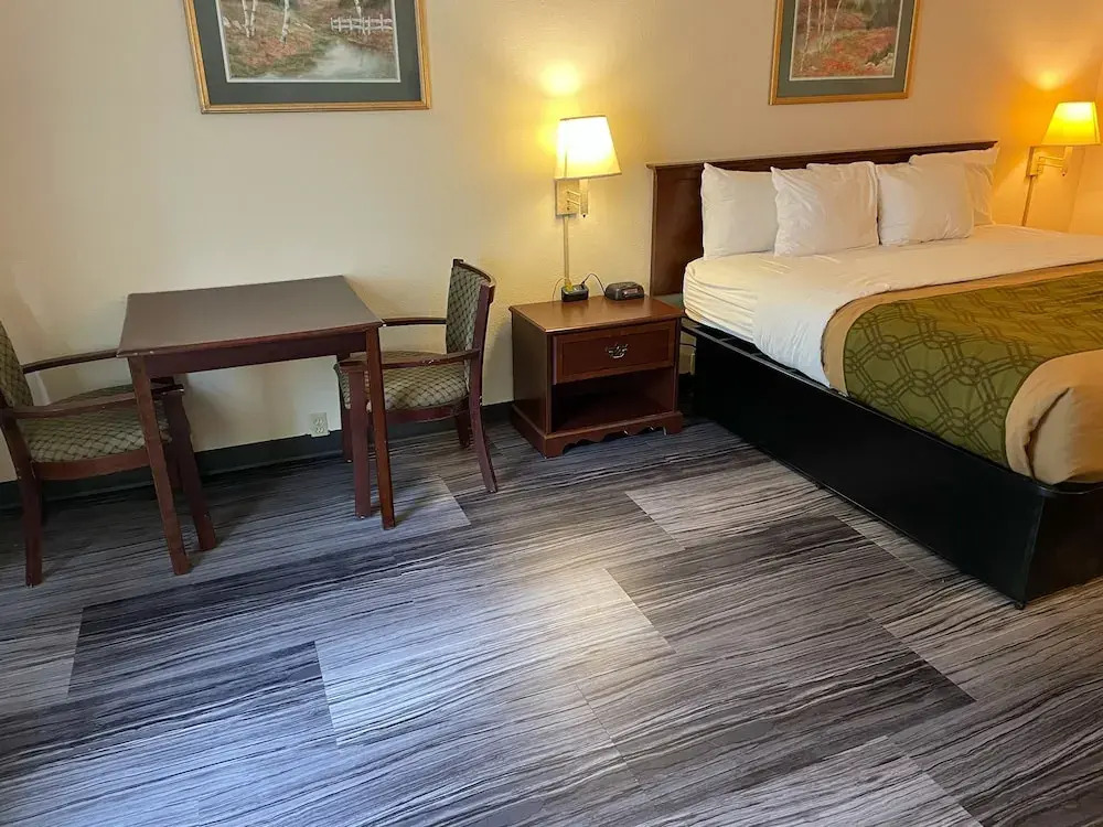 Royal Inn & Suites