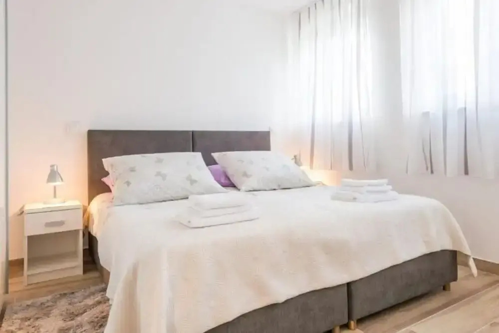 Apartment Luce Royal - One Bedroom Apartment With Balcony and Sea View