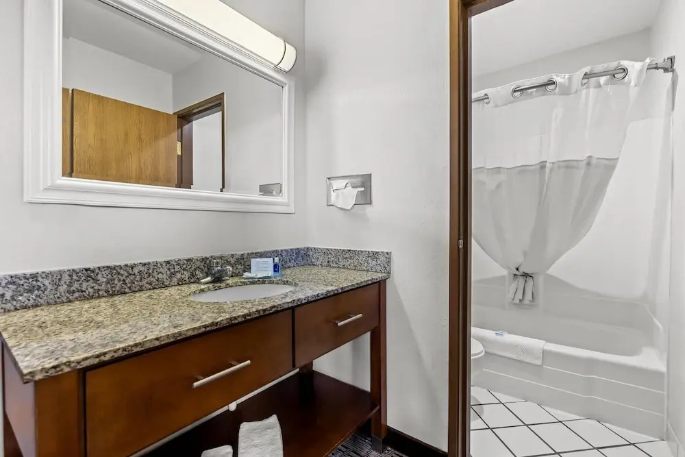 Travelodge by Wyndham Rapid City - Black Hills