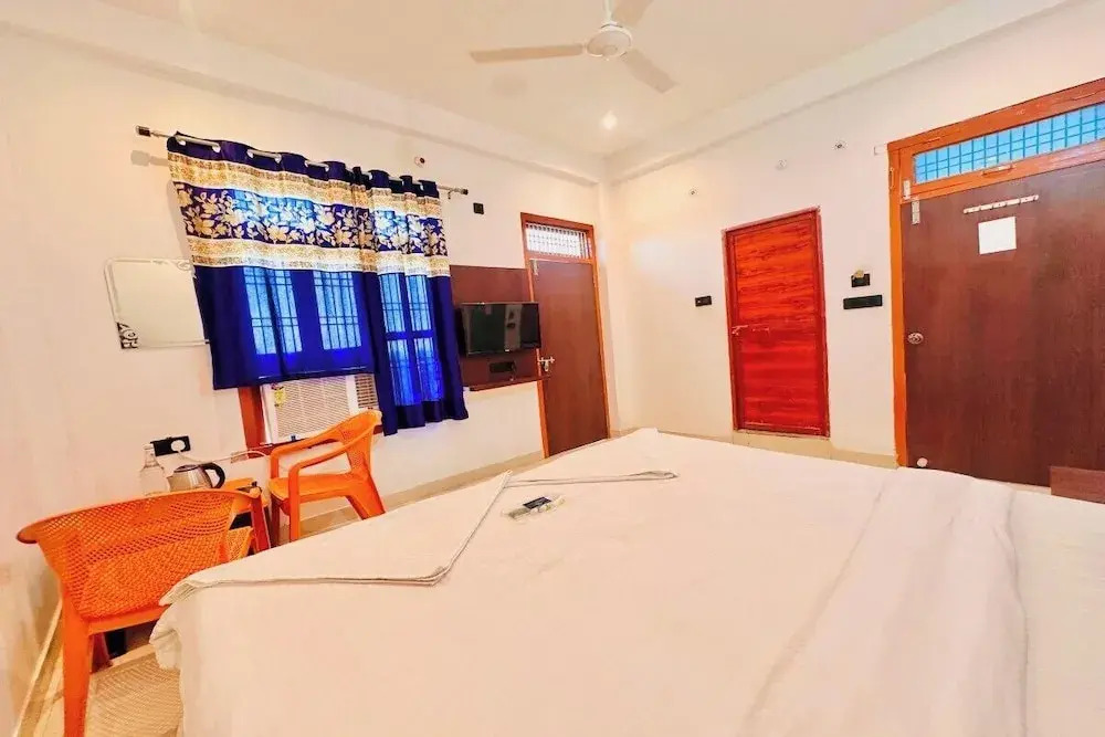 Hotel Aparna Palace