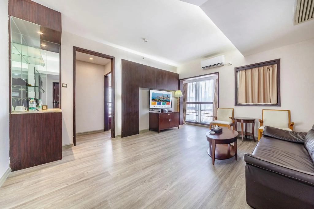 Rich Hotel