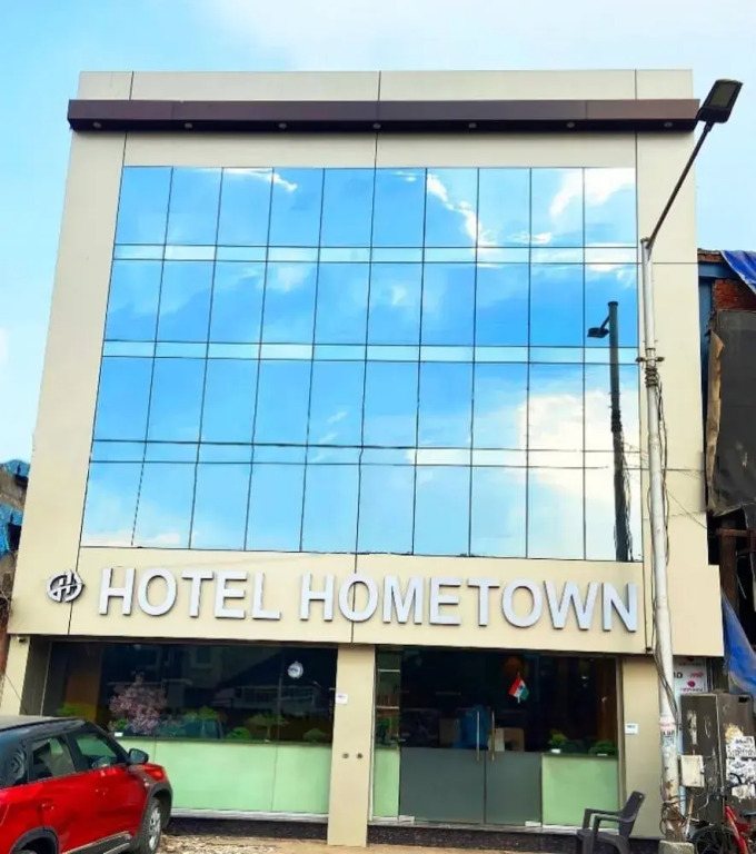 Hotel Hometown - Near BKC