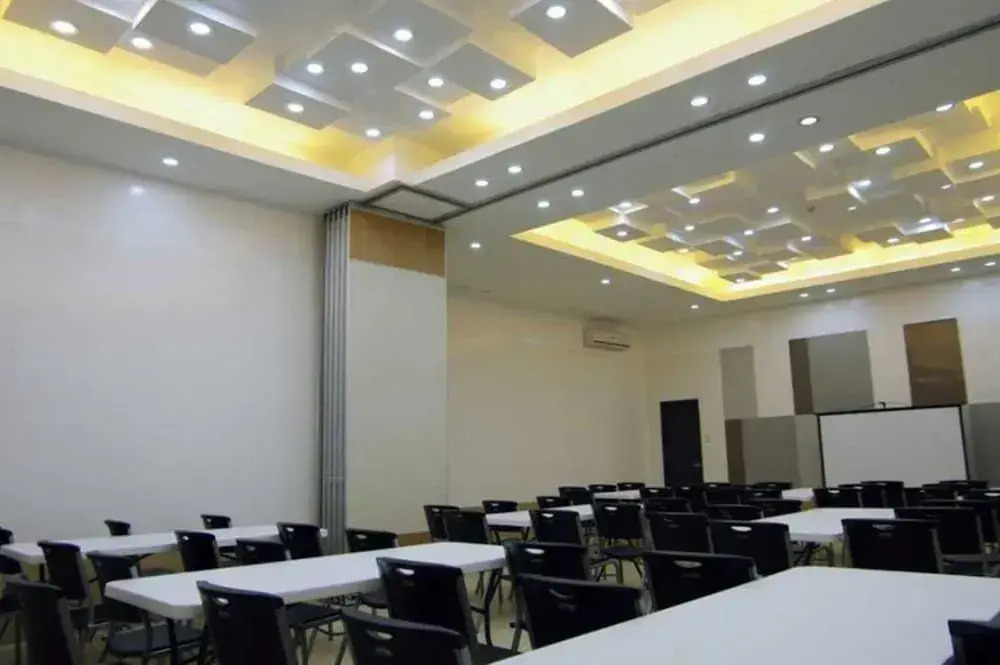 Yhotel