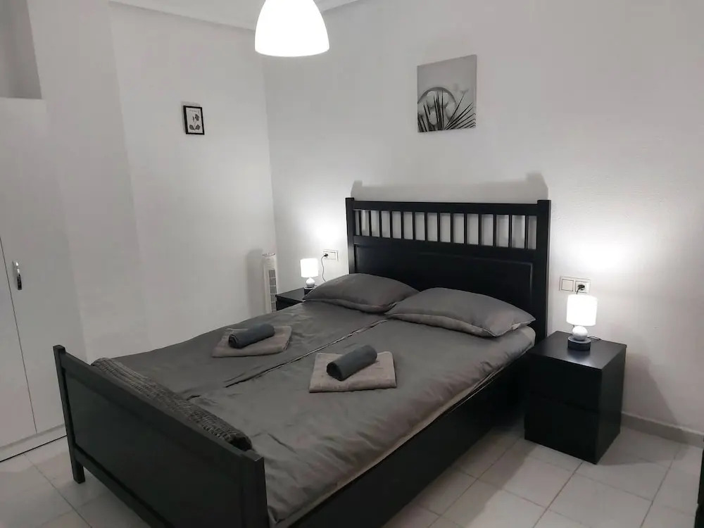 2-bedroom Apartment-close to Beaches and Center