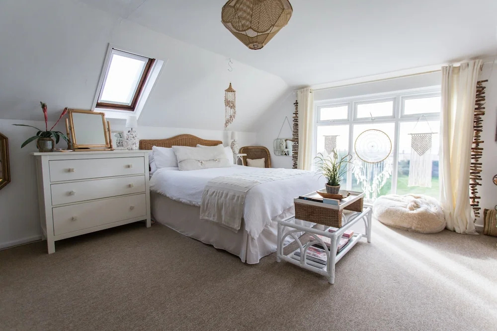 Fairlight - Charming coastal home on the beach