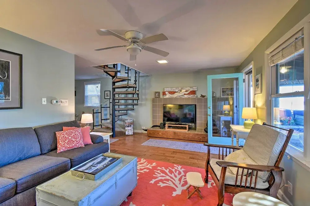 Classic Chesapeake Beachside Cottage w/ Porch!
