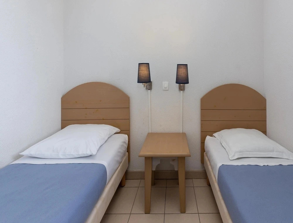 Escape for Seven Guests