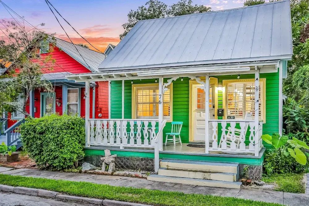 Adorable Cottage Near Downtown W/ Enclosed Yard & Spiral Staircase - Dogs OK