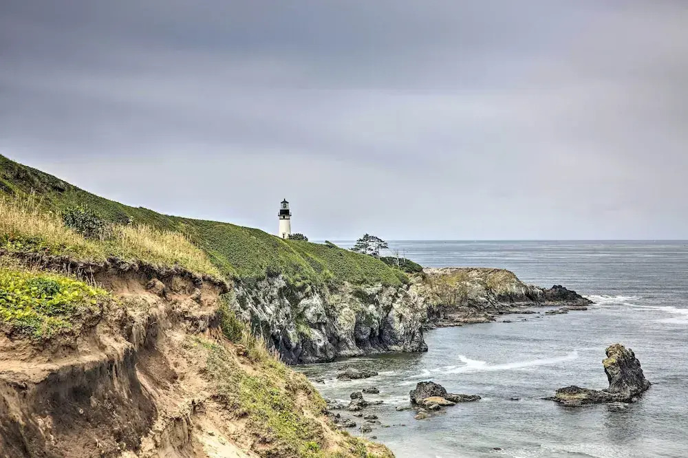 Luxurious Newport Estate w/ Spa & Lighthouse Views