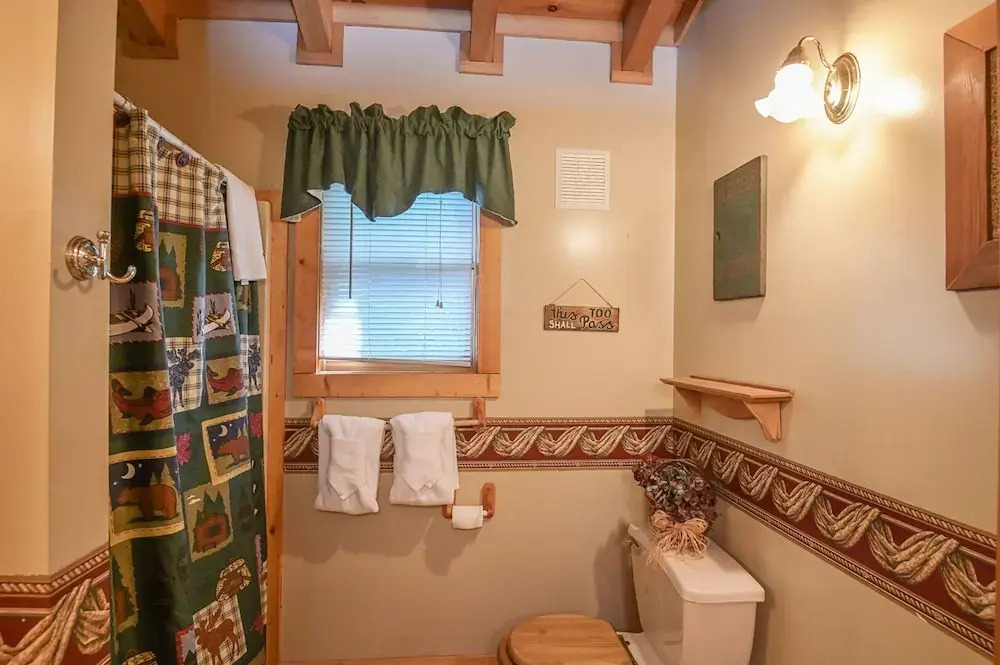 Pirates Cove by Heritage Cabin Rentals