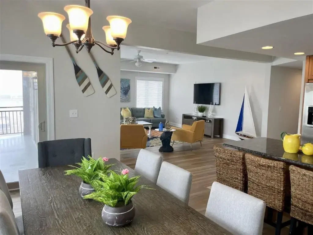 Wc408 East Farragut Road, Unit 302